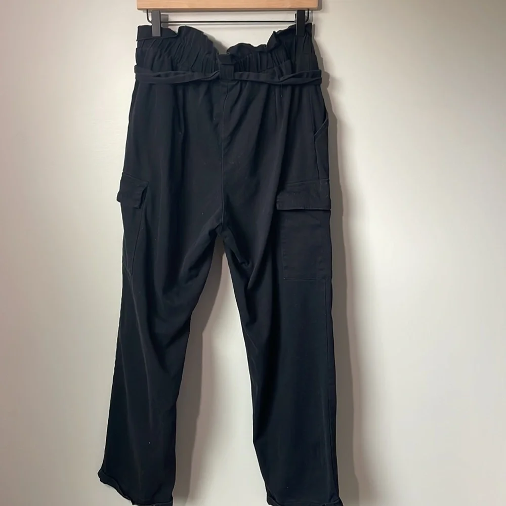 Kendell and Kylie black paper bag pants Cargo large. gorpcore grunge teacher